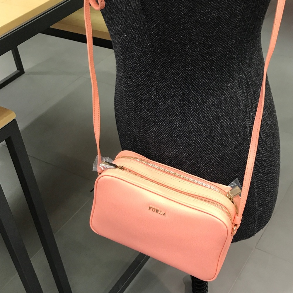Furla Leather Small Crossbody bag Peach - Picture 2 of 5